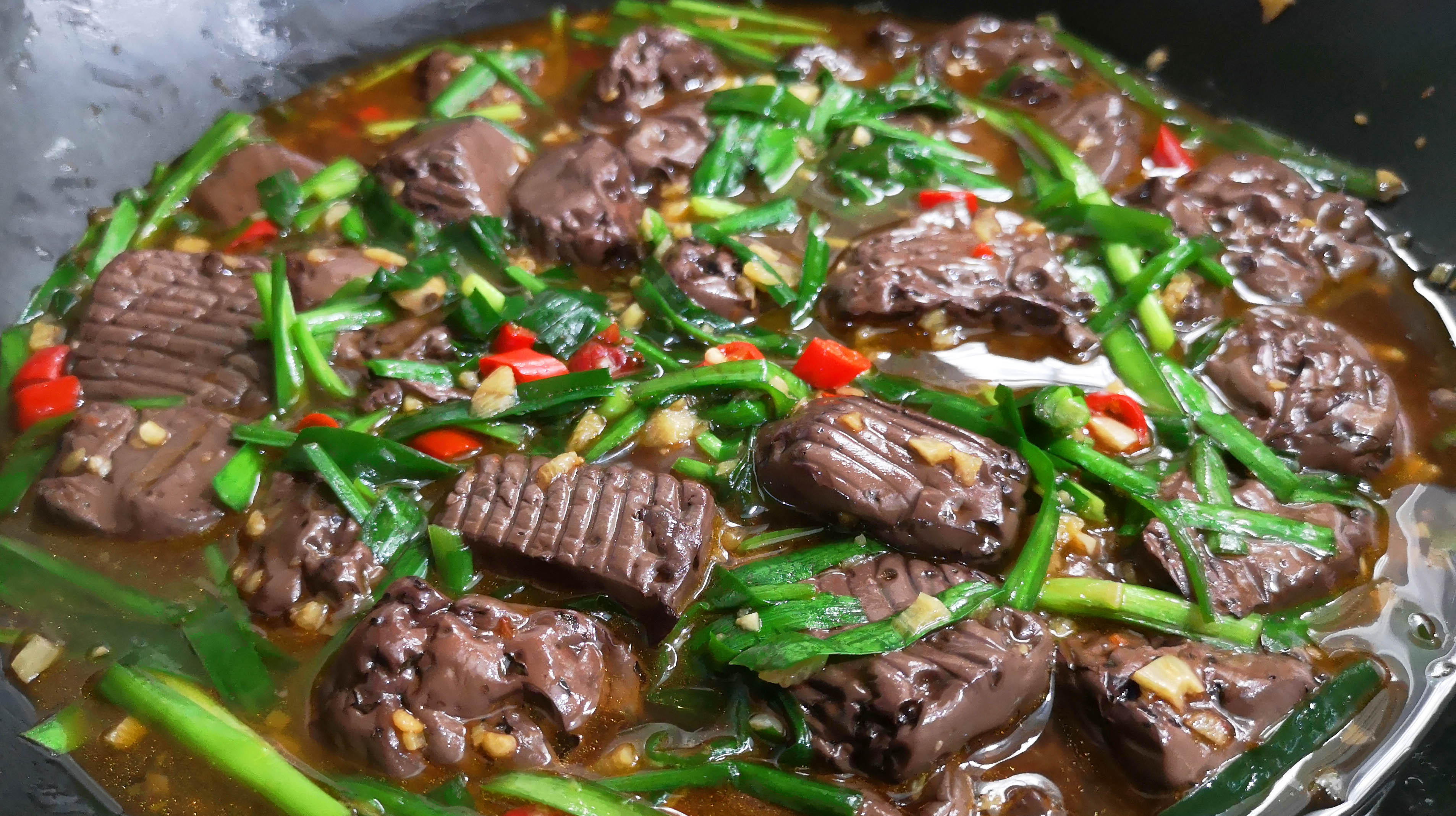 猪血看似简单,做得好吃不容易……这样做简单易学,好吃无腥味