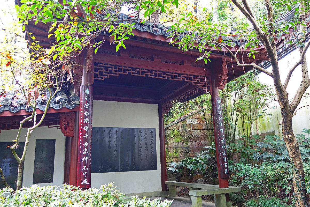 岳飞赢得广大人民尊重的原因是什么？