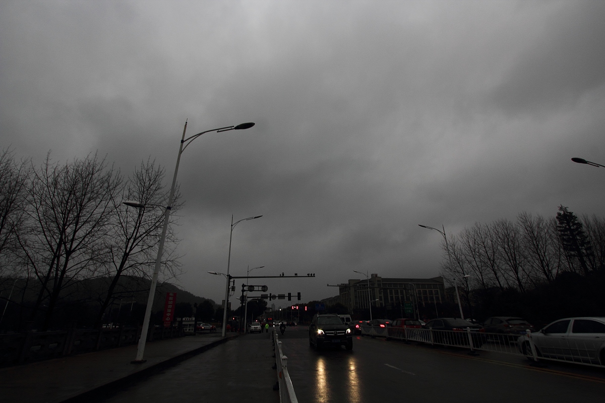 大湖地区天气特点：冷风呼啸，天气寒冷