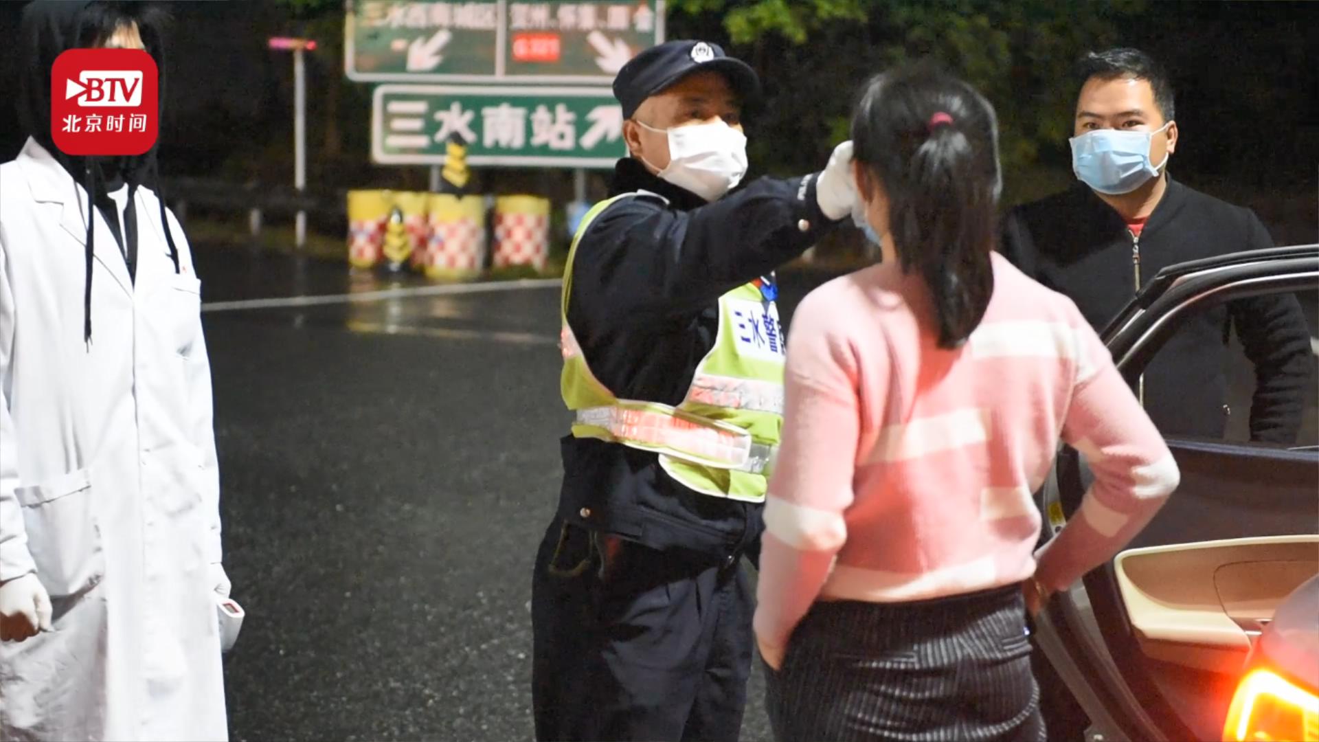 【抗疫民警看到家人送来生日蛋糕 短聚40秒后“赶”妻女离开】为防控疫情,佛山市公安局的民警