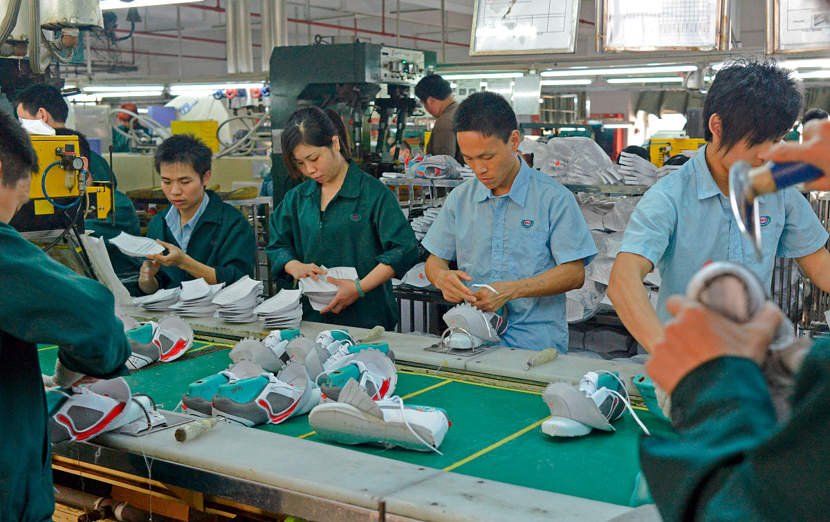 鞋业生产流程PPT：车间针车、运动鞋、跑步鞋、板鞋