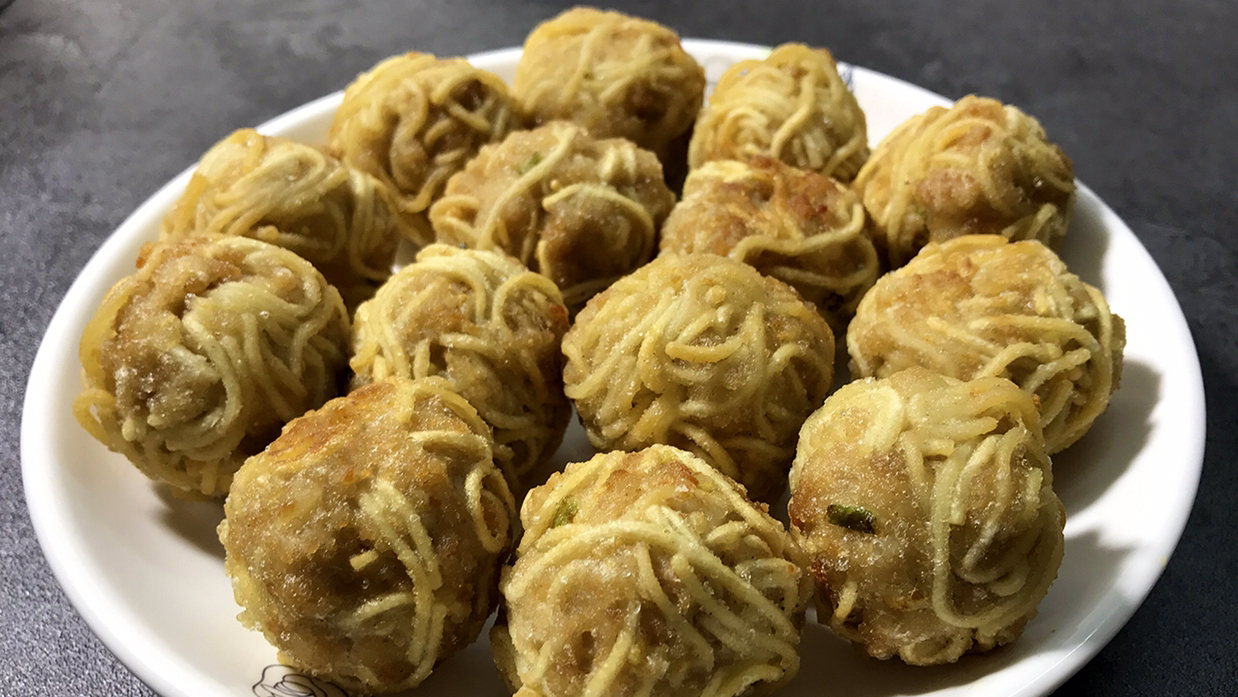 面条不用煮着吃,学会这个新做法,放一个月不会坏,下火锅最过瘾