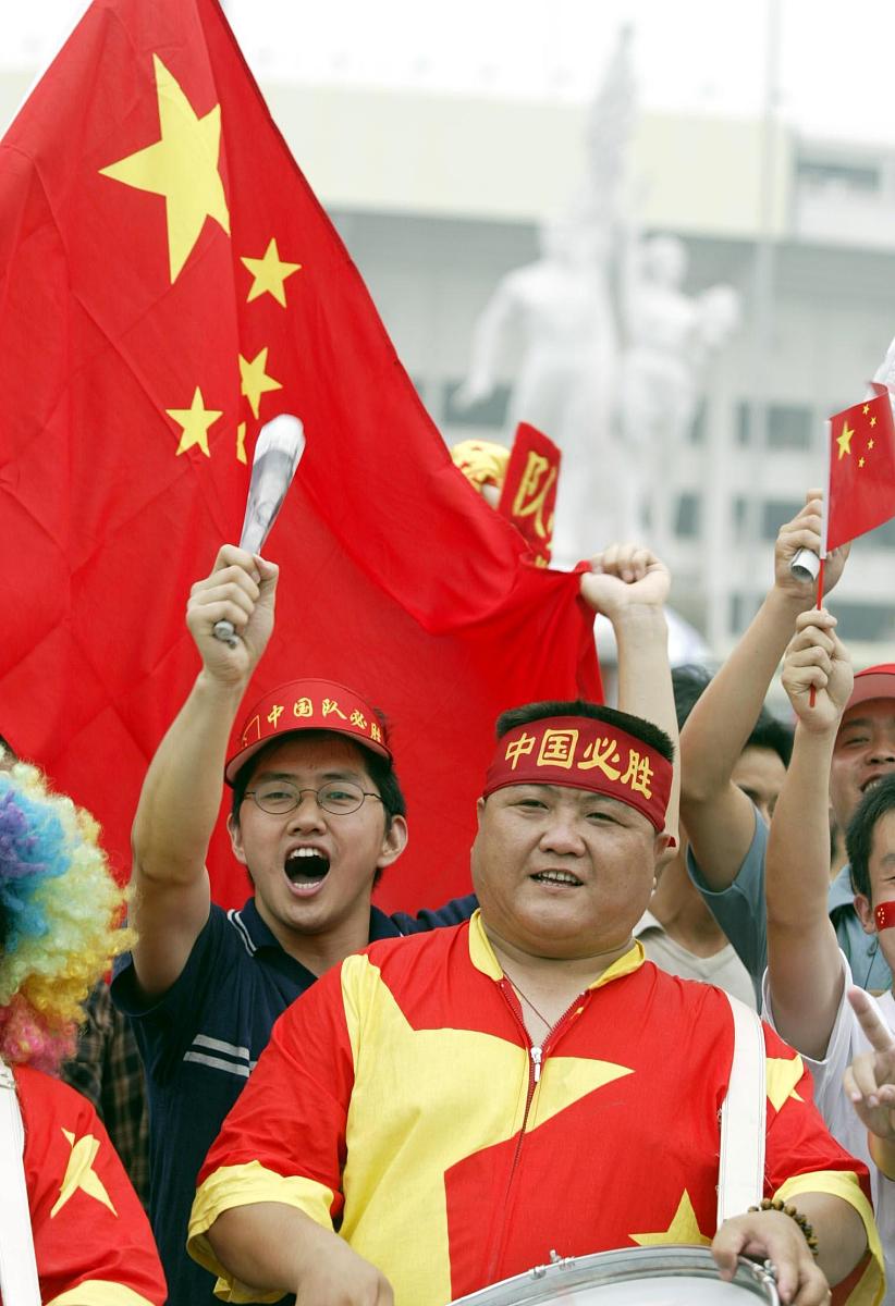 2004年7月17日,在离亚洲杯开幕还有2个小时的时候,火爆球迷抢先出击.+