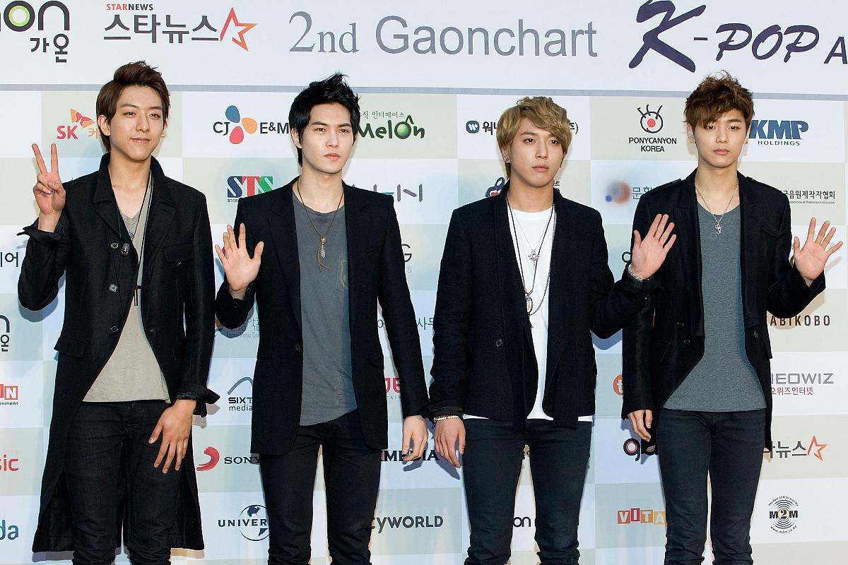 21013年2月15日讯,首尔,当地时间2月13日,韩国gaon k-pop颁奖礼红地毯