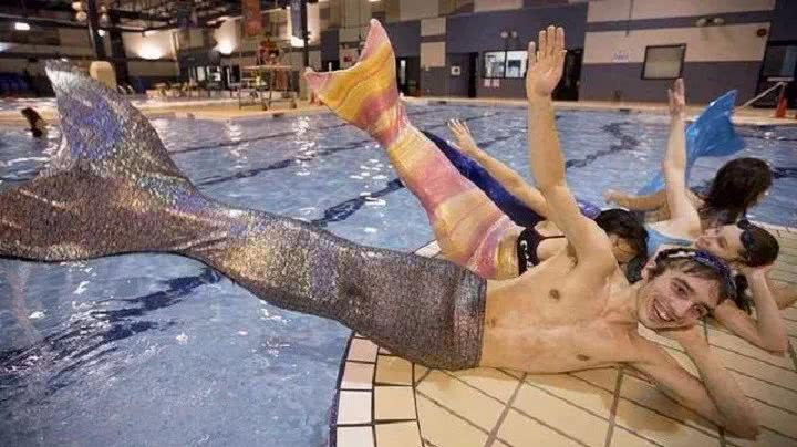 专门培训美人鱼的学校,女学员可以理解,男学员是来干嘛的?