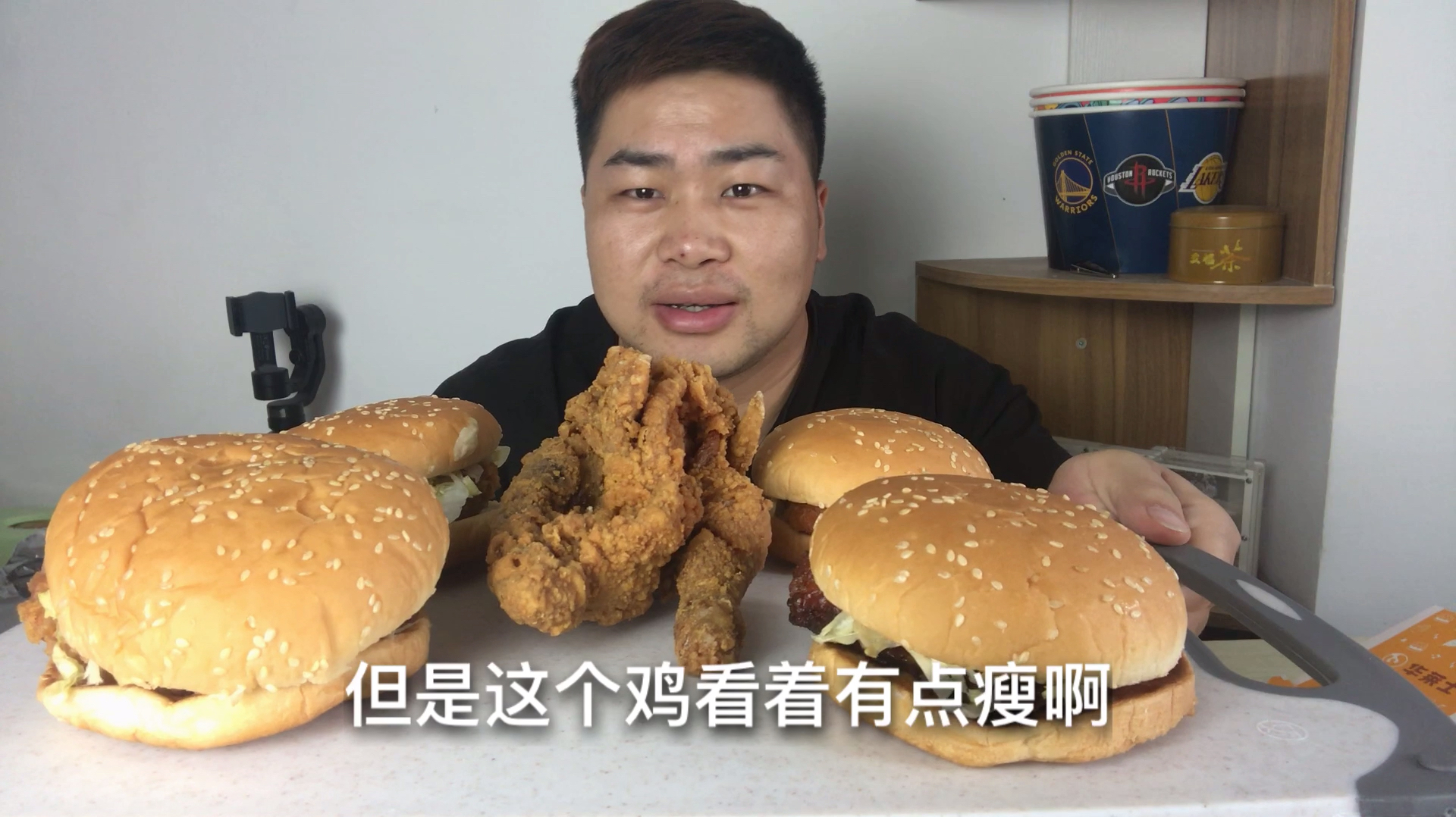 花34元在华莱士点了四个汉堡一只炸鸡,今天一次吃过瘾!