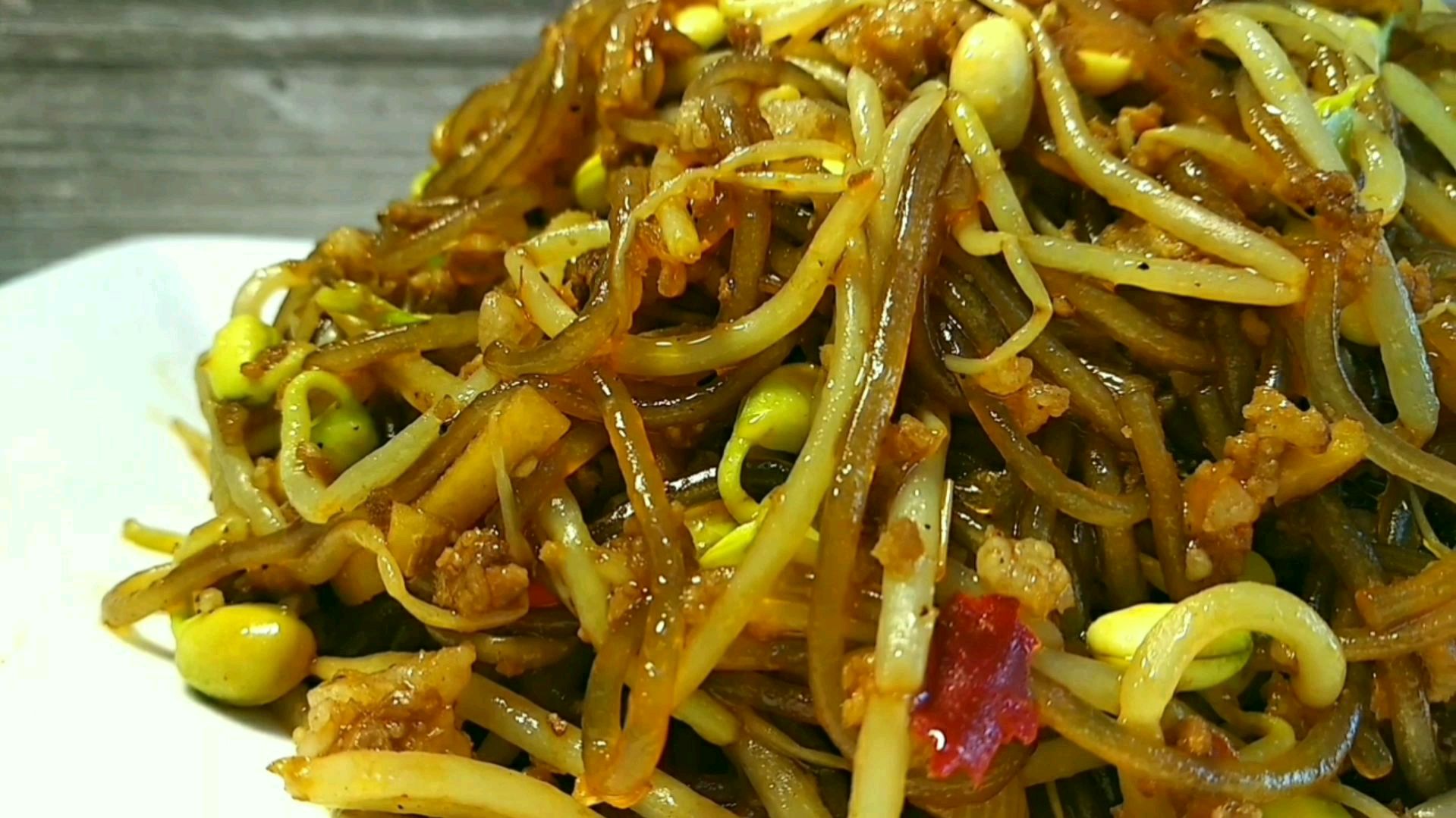 豆芽炒粉条怎么做才好吃,大厨教你简单的家常做法,好吃接地气
