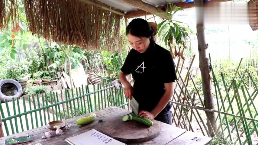 农村幺妹凉拌猪头肉味道一绝,加上秘制调料,自己在家做更放心!
