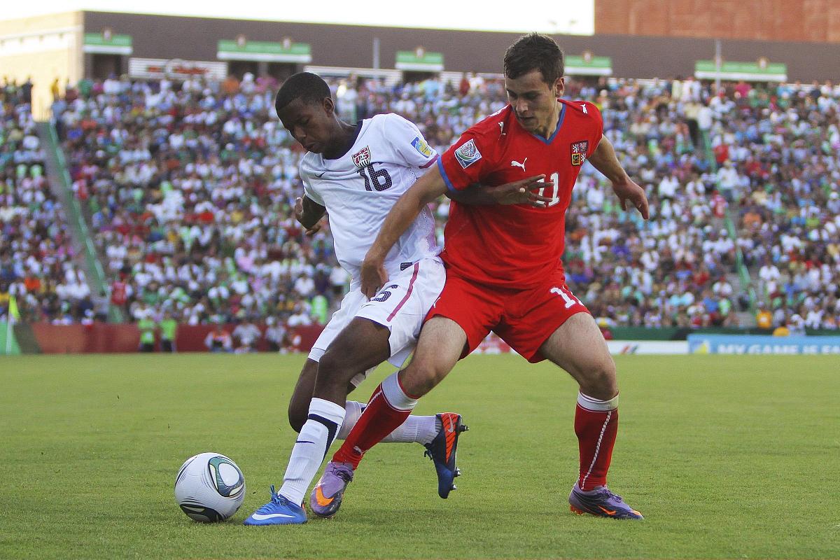 torreon, mexico - june 19:  kellyn acosta (l), of usa, struggles