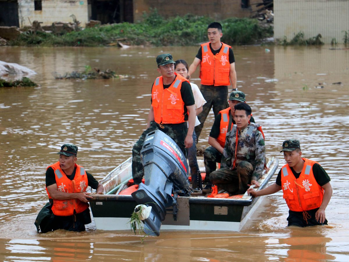 广东暴雨成灾：多条河流超警背后的深思与启示
