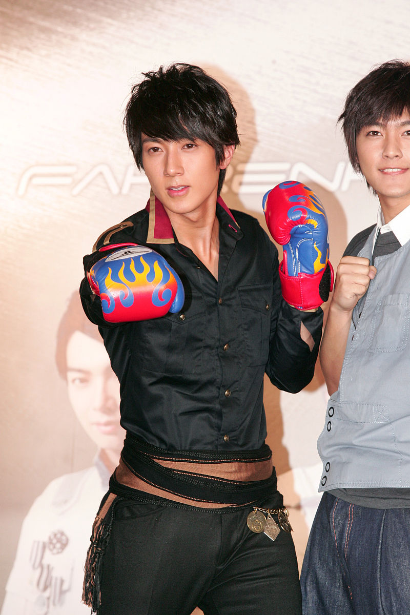 2008年8月8日,香港,飞轮海为世界巡演首站宣传.吴尊+++_+++飞轮海,