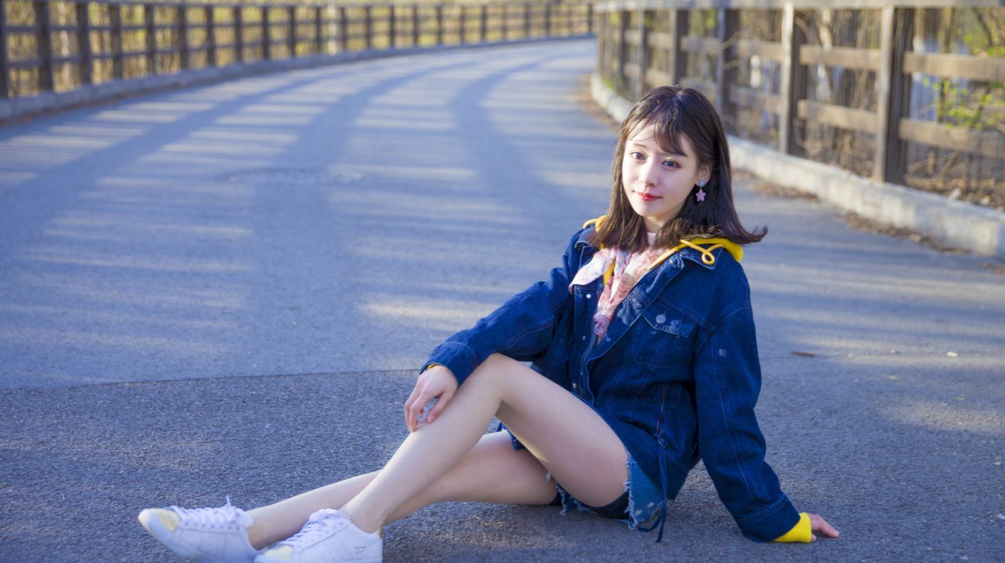 绝美小姐姐樱花树下热舞—gee gee gee