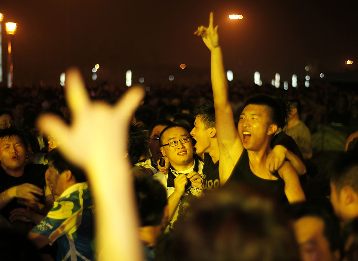 新青年学习报国诗句：青年力量蓬勃，为国尽心，为民谋福