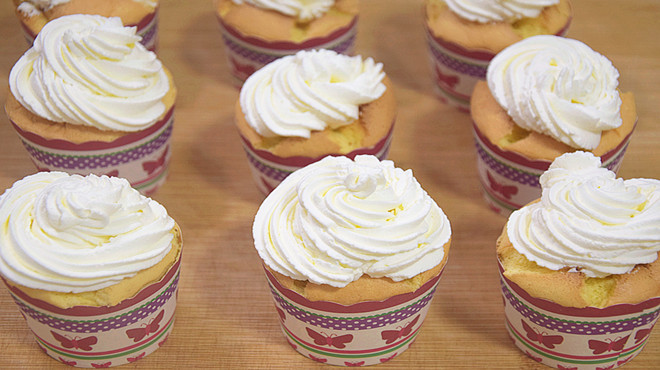 纸杯蛋糕不用买,烘焙小白也能一次成功,柔软细腻,香甜不塌陷