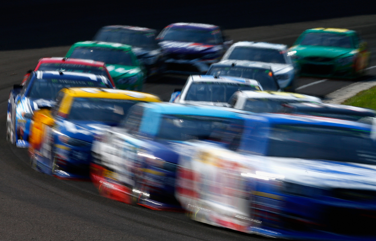 雷霆赛车2安卓版是一款刺激有趣的手机赛车游戏 手游介绍