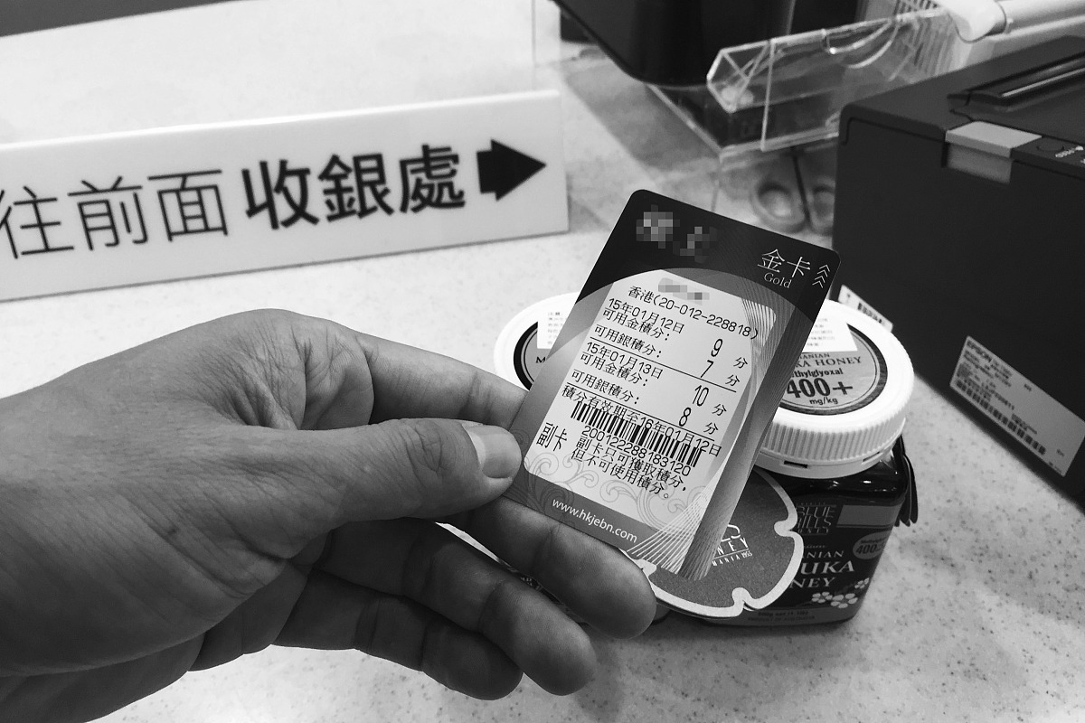 2015年5月6日,阿凌就职于深圳一家半事业性质的单位,利用业余时间往返