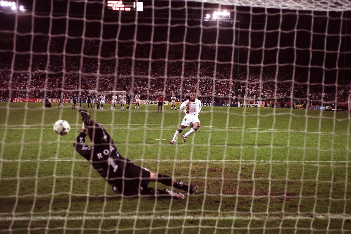 1998年6月30日,世界杯1/8决赛,阿根廷点球4-3淘汰英格兰.因斯的点球被