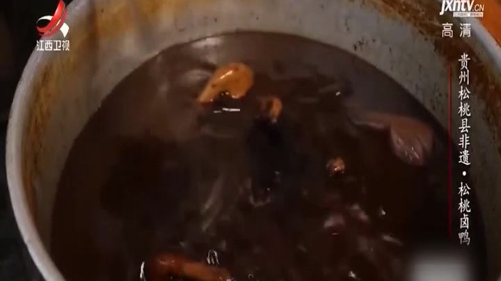 非遗美食松桃卤鸭,在秘制卤水中浸泡3个小时,香的不得了