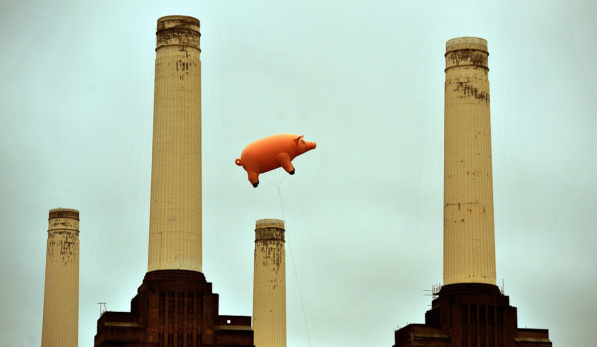 (pink floyd)1977年发行的概念专辑《畜牲》(<strong>a</strong>nimals)的专辑封面