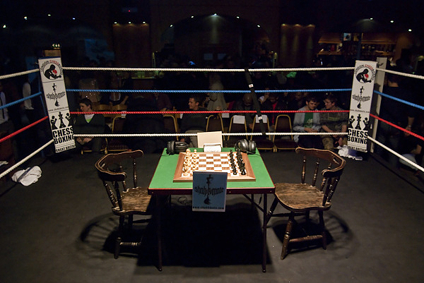 《拆掉思维里的墙》读后感：如何打破思维局限，获得更广阔的视野