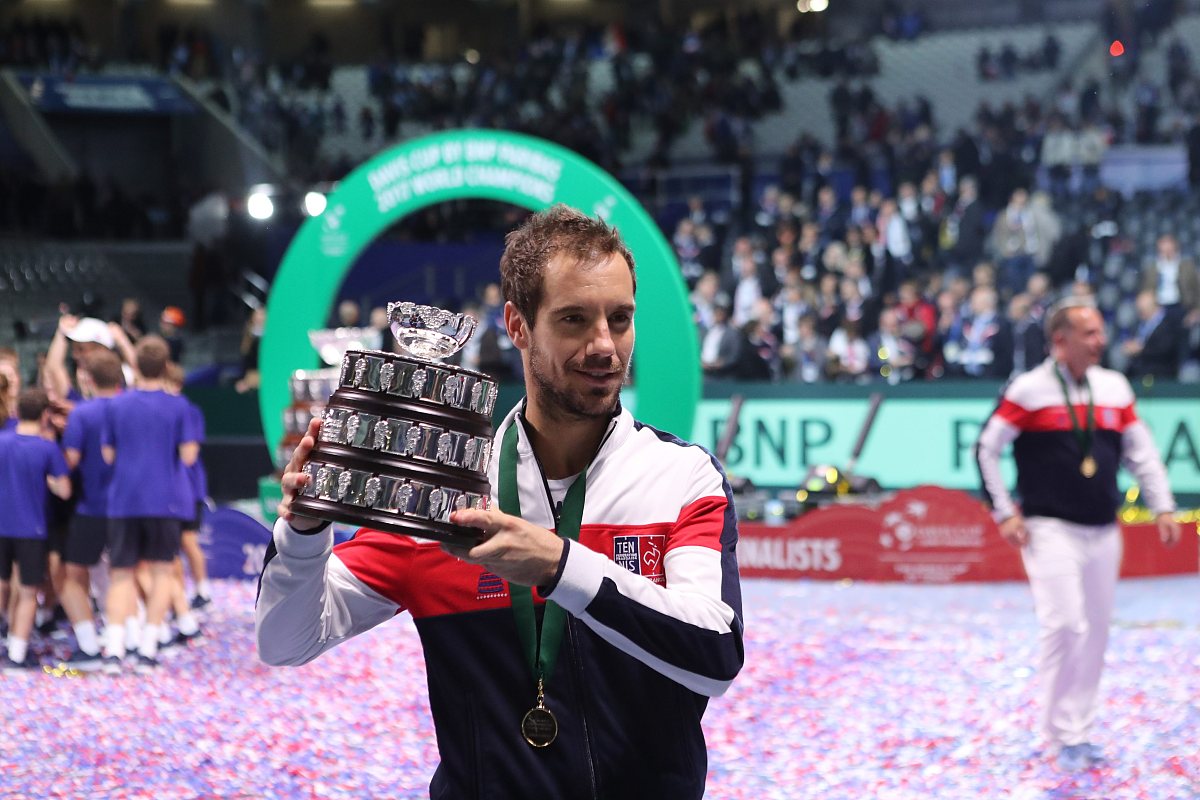 阿尔卡拉斯首夺温网冠军！打破四巨头20年垄断，新一代崛起