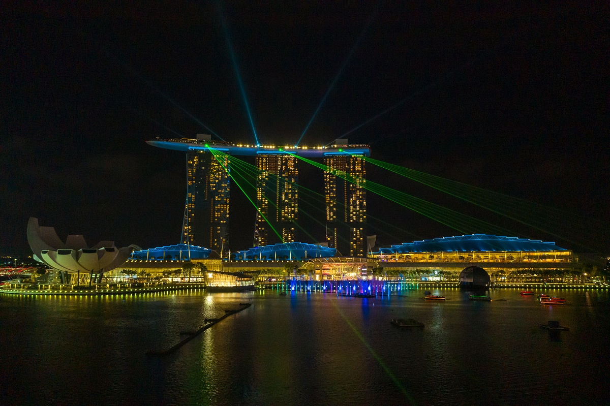 香港与澳门：光影交织的双城故事