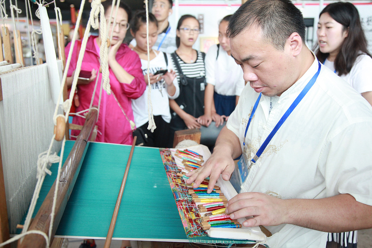 重庆市大足职业教育中心民间传统工艺专业好就业吗