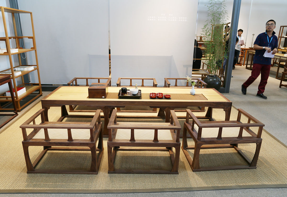 2016年7月1日,北京,为期四天的2016北京国际家具展览会开幕.中式古典