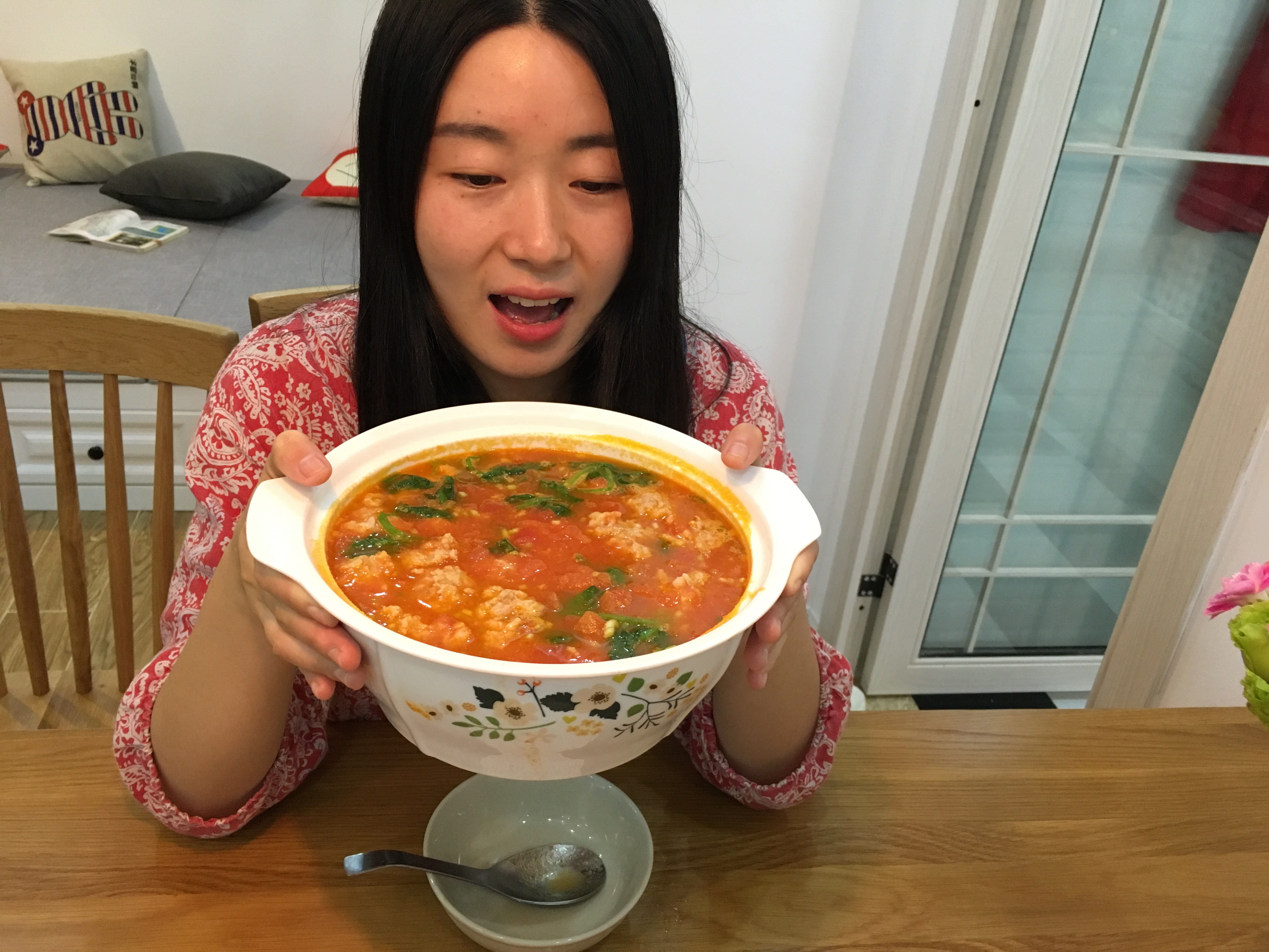 番茄圆子汤最正宗的做法,汤汁浓郁,美味营养又开胃
