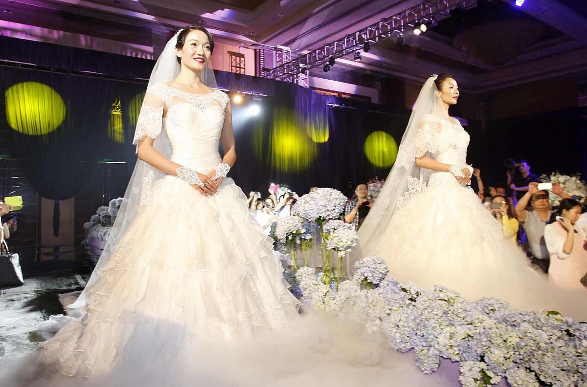 儿子婚礼姐妹礼服款式建议