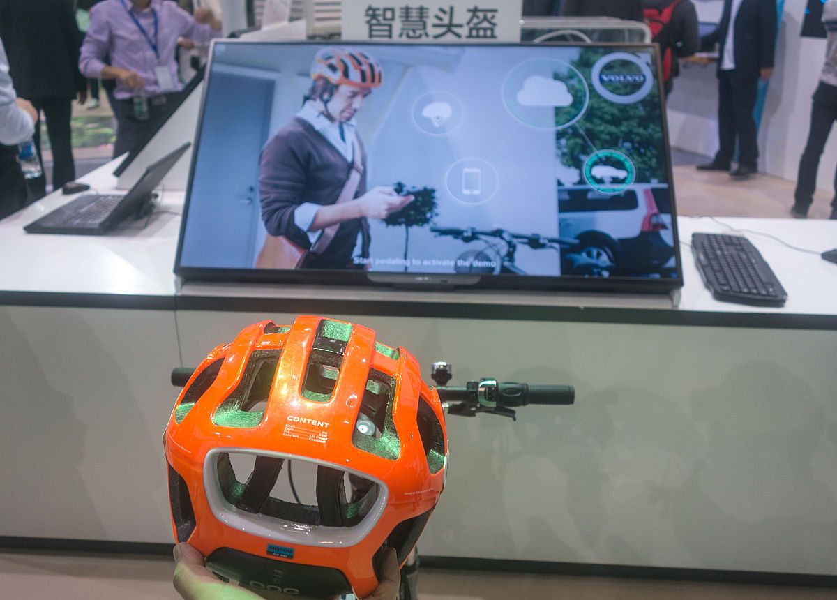 智能头盔：联网、音频、无线充电、安全保障，提升骑行体验