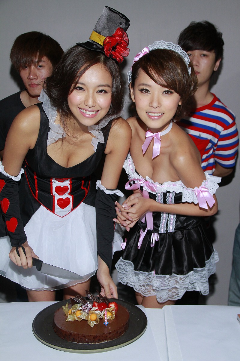 2012年7月26日,香港,jumbo & vivian 庆祝写真销量报捷举行cosplay粉