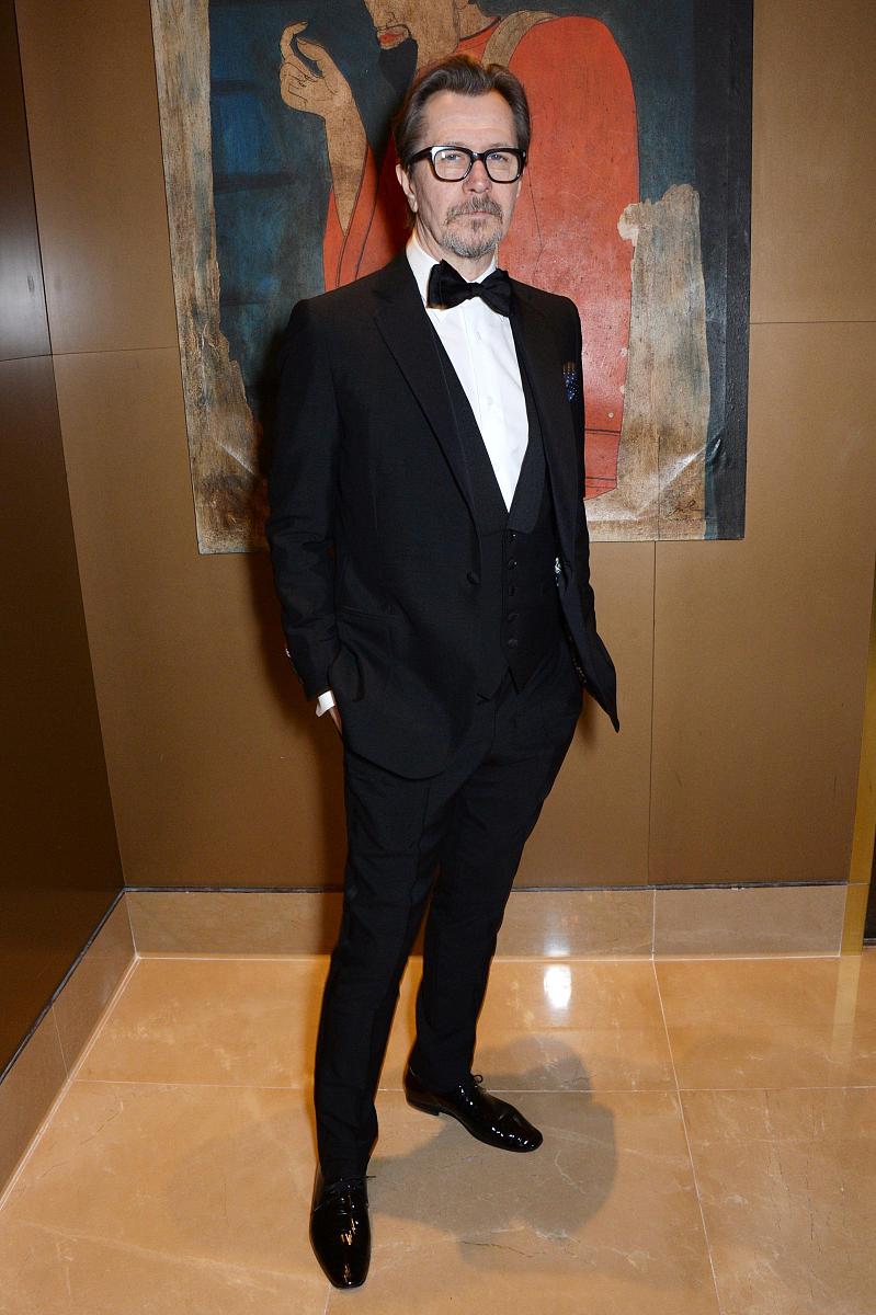 小人物的传奇人生：电影《阿甘正传》剧情深度解析