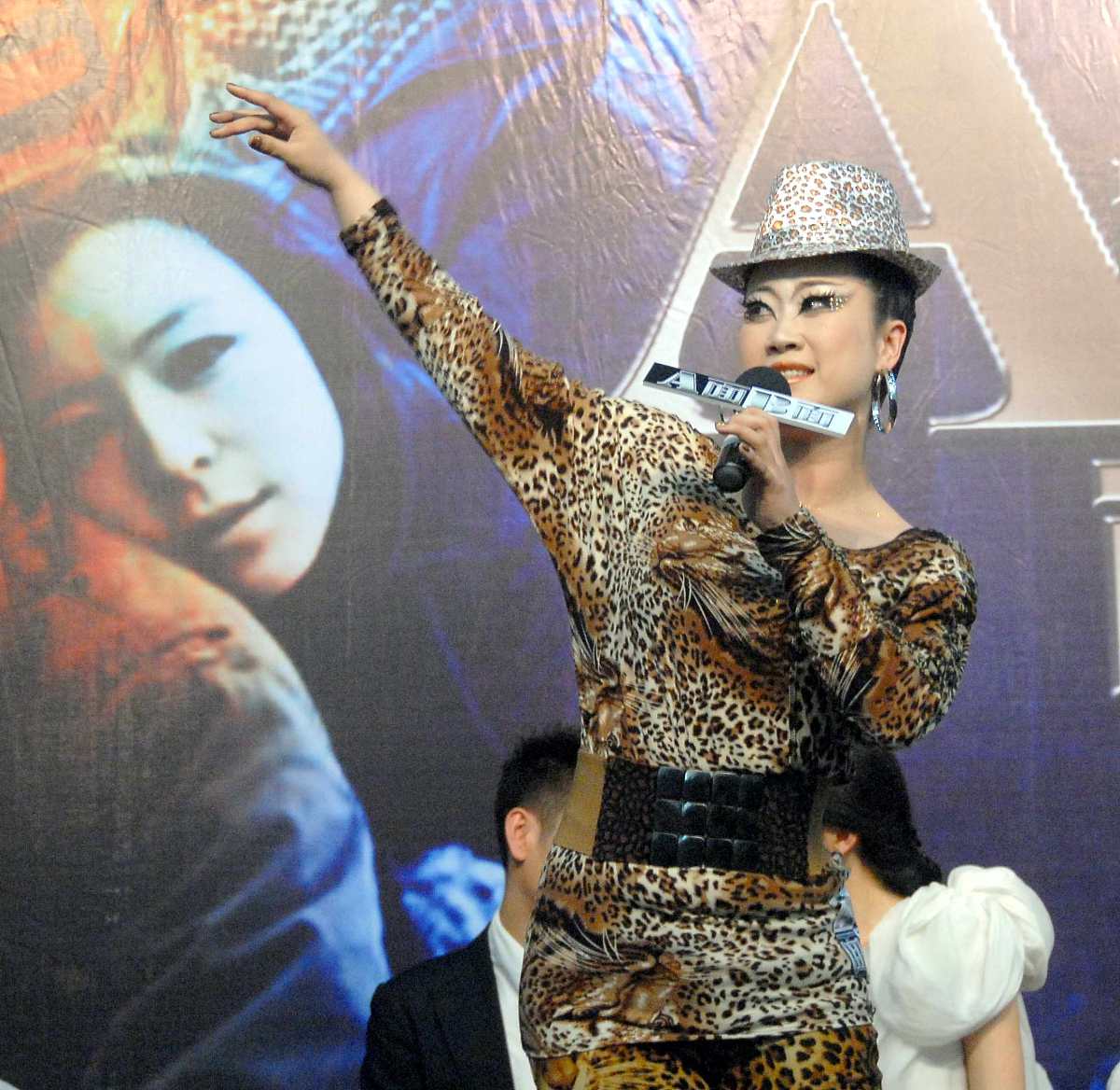 2010年4月27日,杭州,<strong>电影</strong>《a面b面》举行演员见面会.