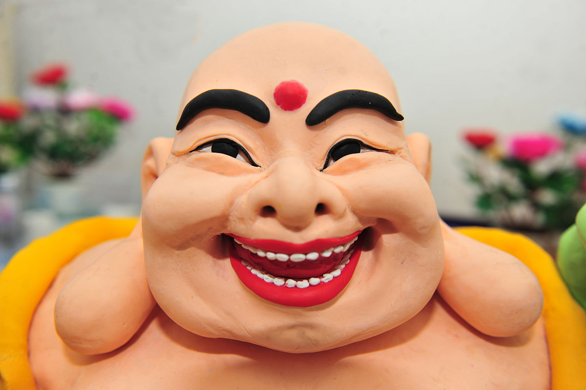 2013年9月6日,湖北宜昌市夷陵区厨师艾民制作的面塑作品"富贵弥勒佛".
