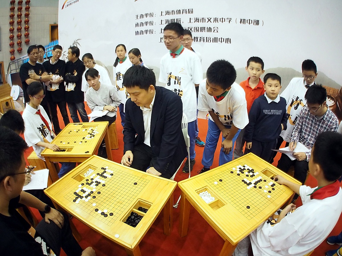 十番棋也称十局棋是围棋比赛的一种形式对弈双方下十局棋先胜六局者获胜这种形式的比赛因对局较多偶然性较小在中国明清时期和日本都流行过在古代比较有名的十番棋有清代黄龙士和徐星友的血泪十局以及范西屏和施襄夏的当湖十局已知甲、乙两人进行围棋比赛每局比赛甲获胜的概率和乙获胜的概率均为且各局比赛胜负相互独立1．12分1若甲、乙两人进行十番棋比赛求甲至多经过七局比赛获胜的概率；2甲、乙两人约定新赛制如下：对弈双方