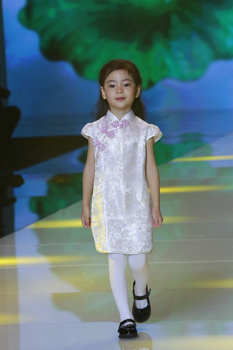 《西方美学史》贾钧著有这本书吗贾钧是谁出版号是多少