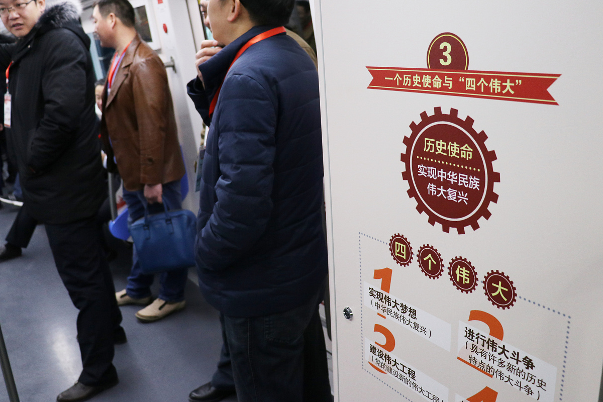 请帮我用译制片语气写一份大学入学对同学的自我介绍