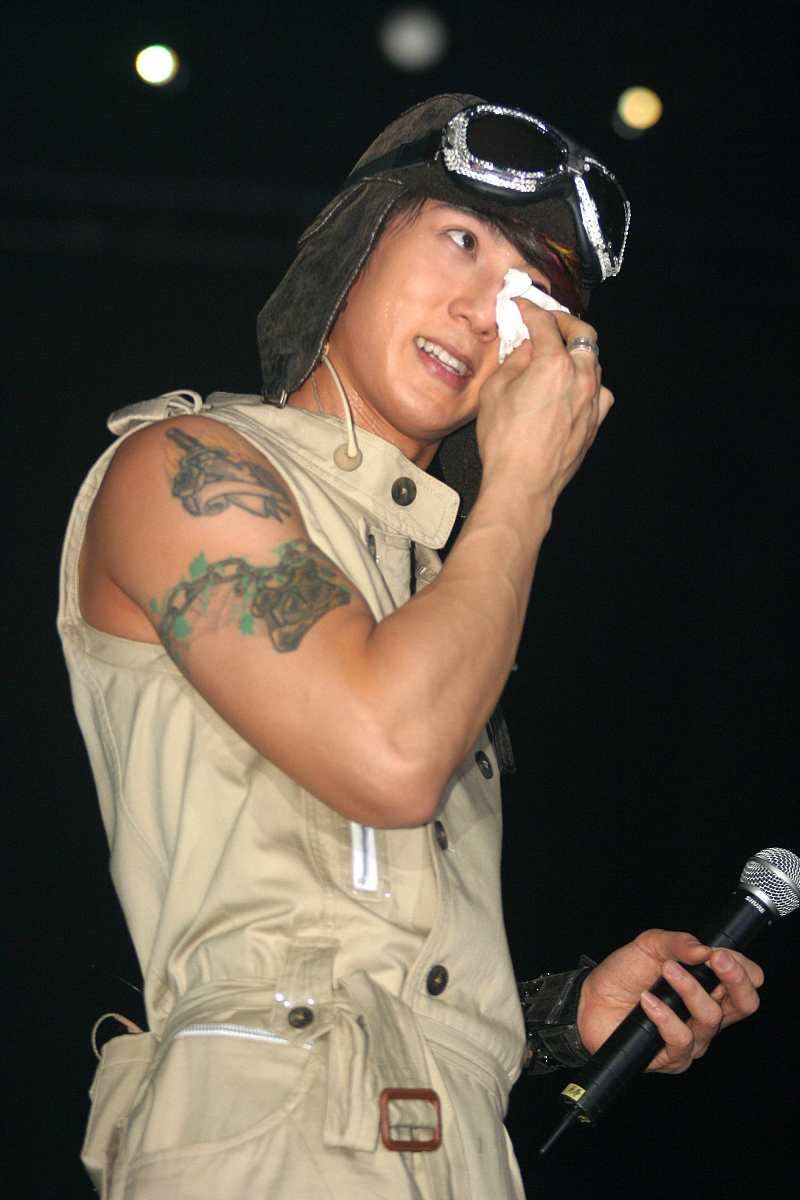 2009年4月11日,上海,飞轮海"想入飞飞世界巡回演唱会"在上海大舞台正