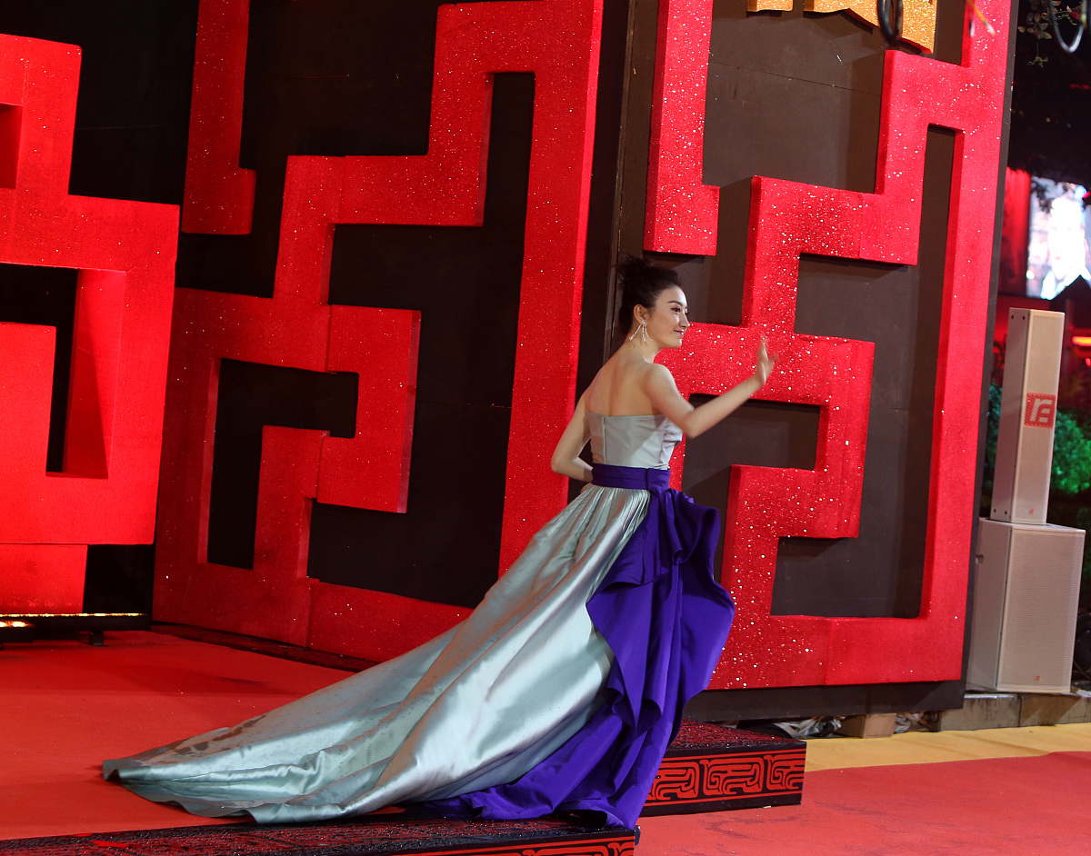 籍贯字段名称选择：出生地、原籍、祖籍、故乡、家乡