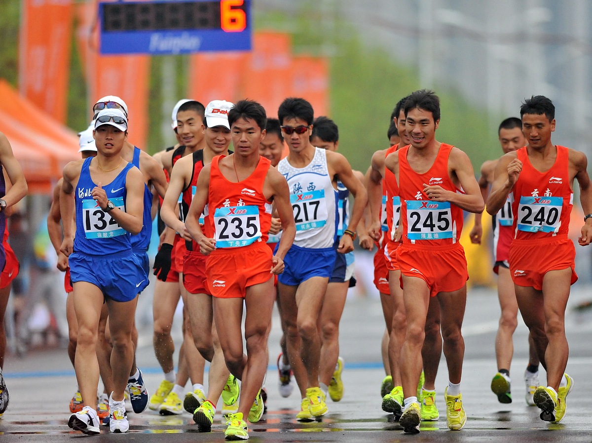 小明在参加一次长跑比赛中超越了第二名请问他现在是第几名