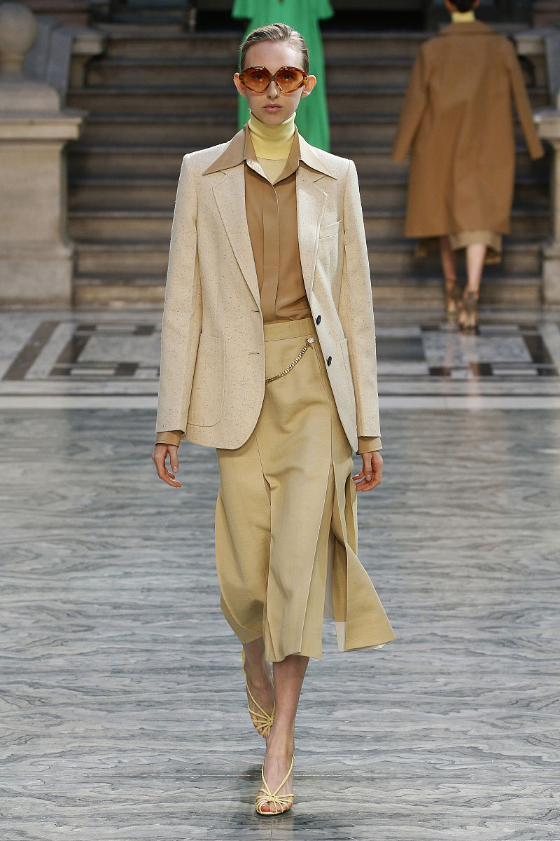 时装合成策略：如何用最少低级时装合成5件高级时装