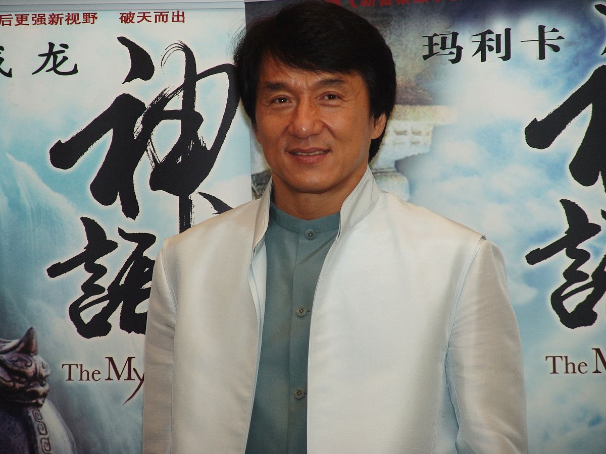 成龙：香港电影巨星，动作巨星，世界知名演员