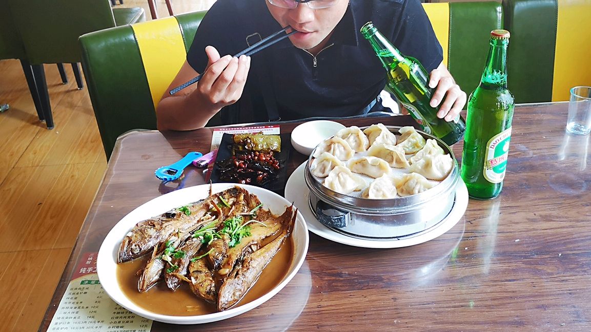 南方小伙品尝铁岭驴肉蒸饺,再次被东北菜吓到,感觉要撑死的节奏