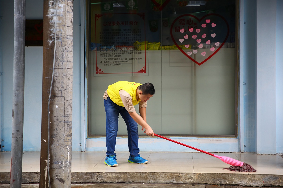 自治区奖学金申请理由：成绩优秀、积极参与社会活动、减轻家庭负担