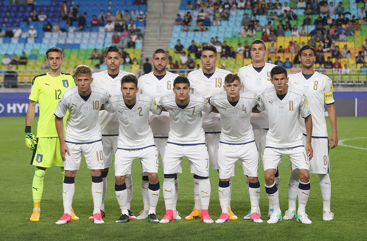 2018年俄罗斯世界杯小组赛德国队以02输给韩国队提前出局这也是德国队自1954年世界杯以来首次在小组赛阶段被淘汰的比赛。这个问题引起了许多关于球队战术、球员素质和教练能力的讨论。