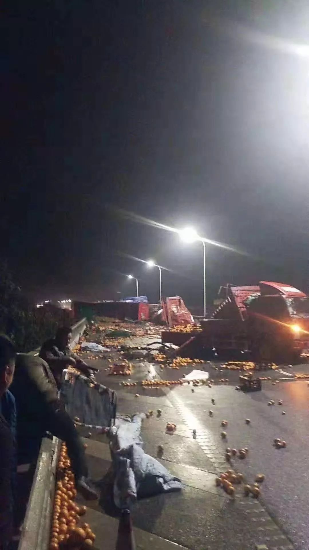 兰海高速交通事故致15死44伤 22人已出院_手机新浪网