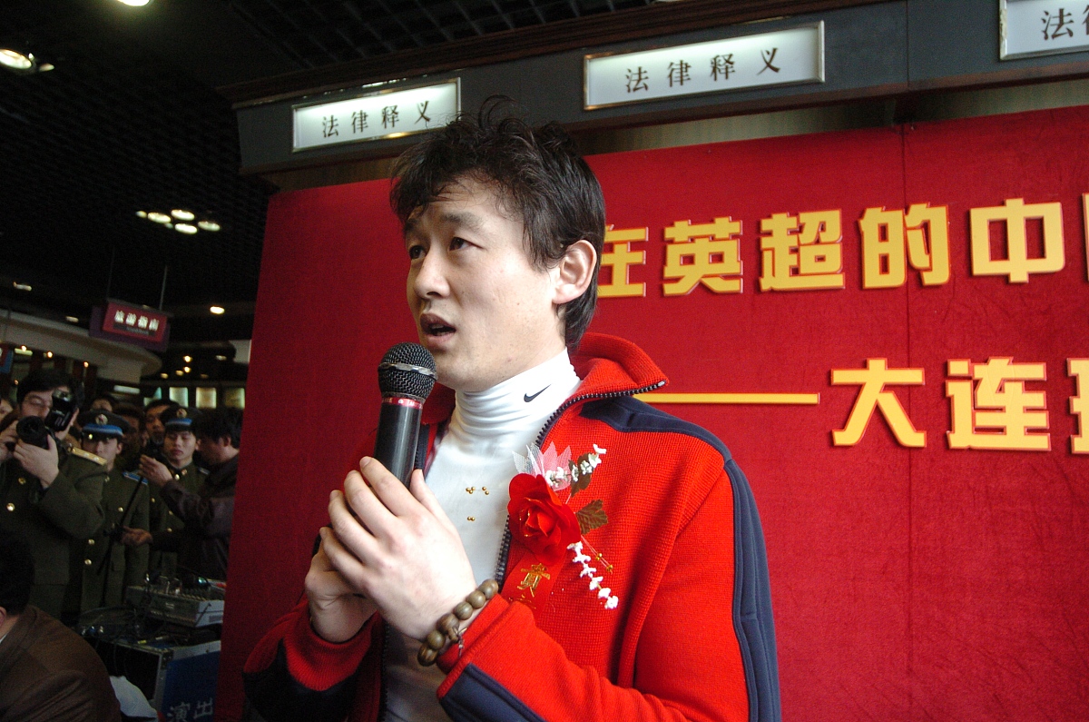2005年2月18日,孙继海在大连市新华书店为其自传《我的太阳》举行签售