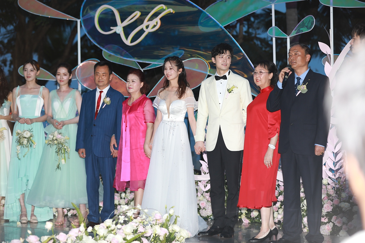 爸爸在女儿周岁宴上的感人致辞：回顾成长，祝福未来