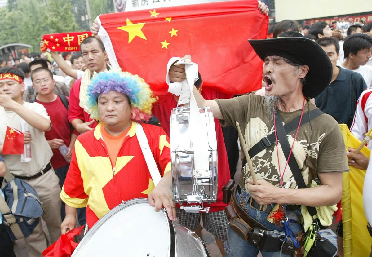 2004年7月17日,在离亚洲杯开幕还有4个小时的时候,火爆球迷抢先出击,
